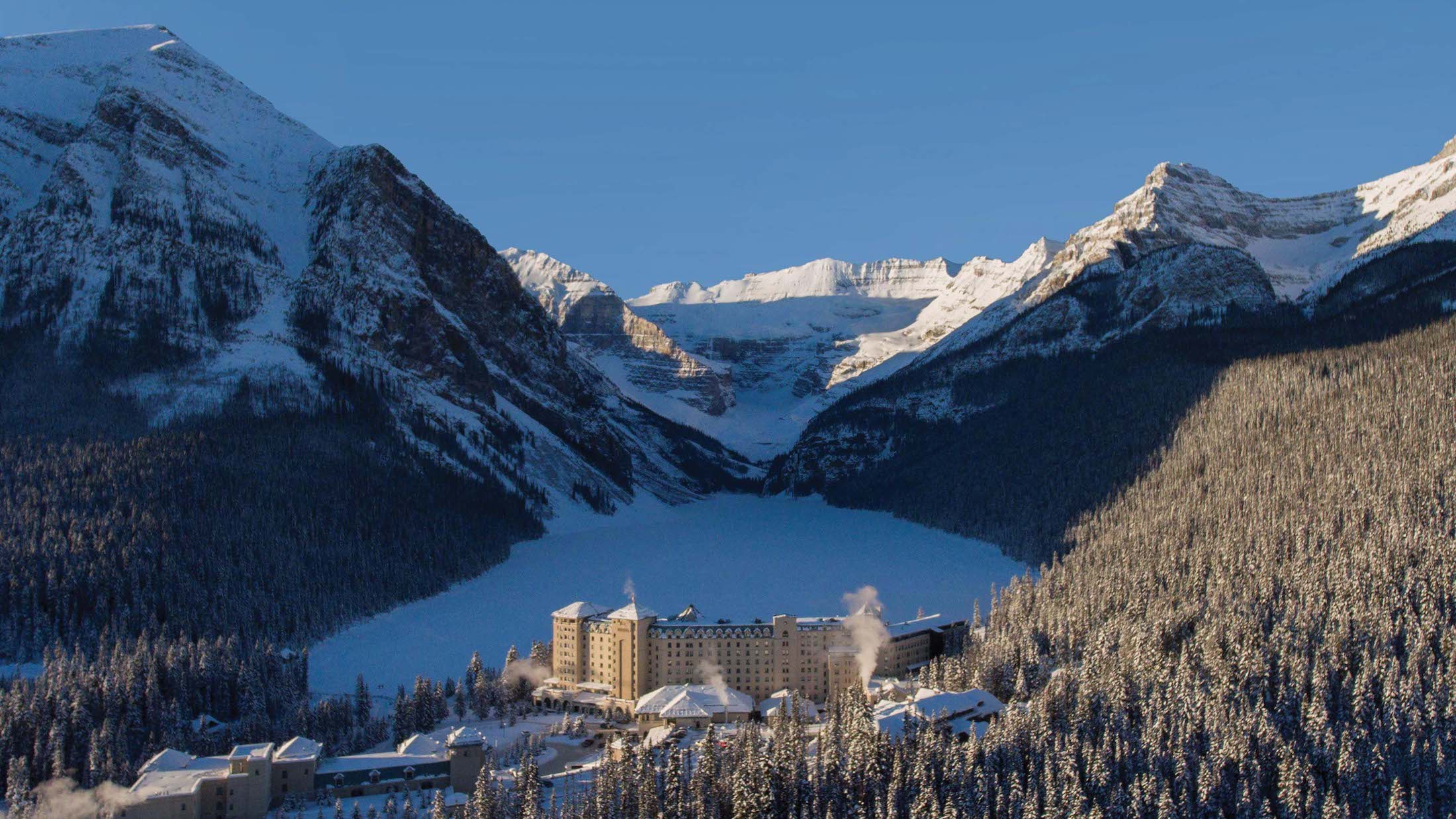 Chateau Lake Louise with views of the lake and mountains