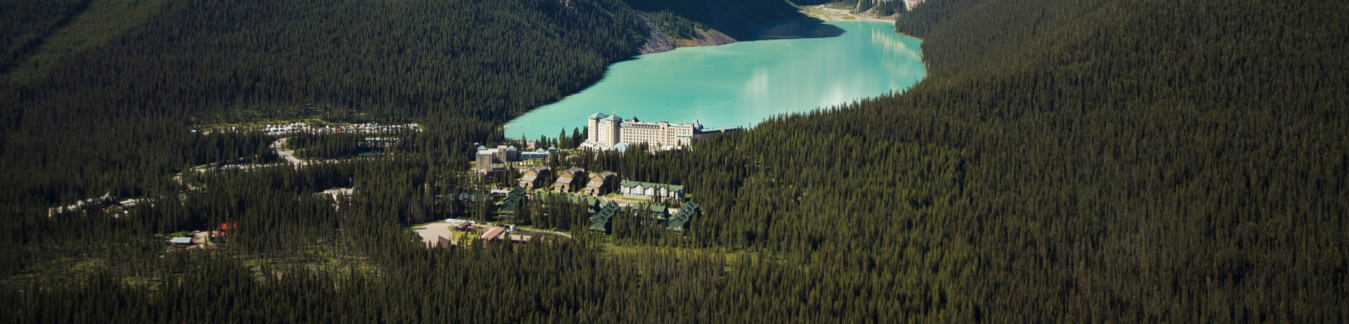 Chateau Lake Louise with views of the lake and mountains