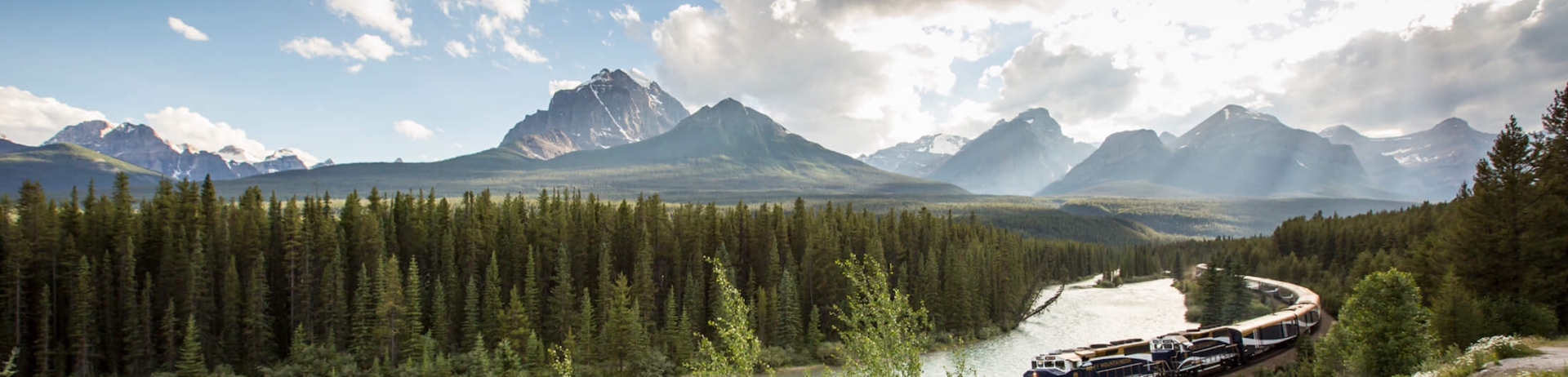 Lake Louise with views of the mountains