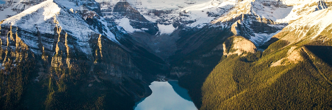 Chateau Lake Louise with views of the lake and mountains