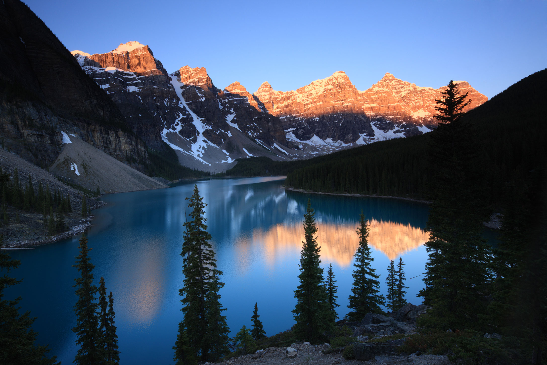 Sunrise at Moraine Lake