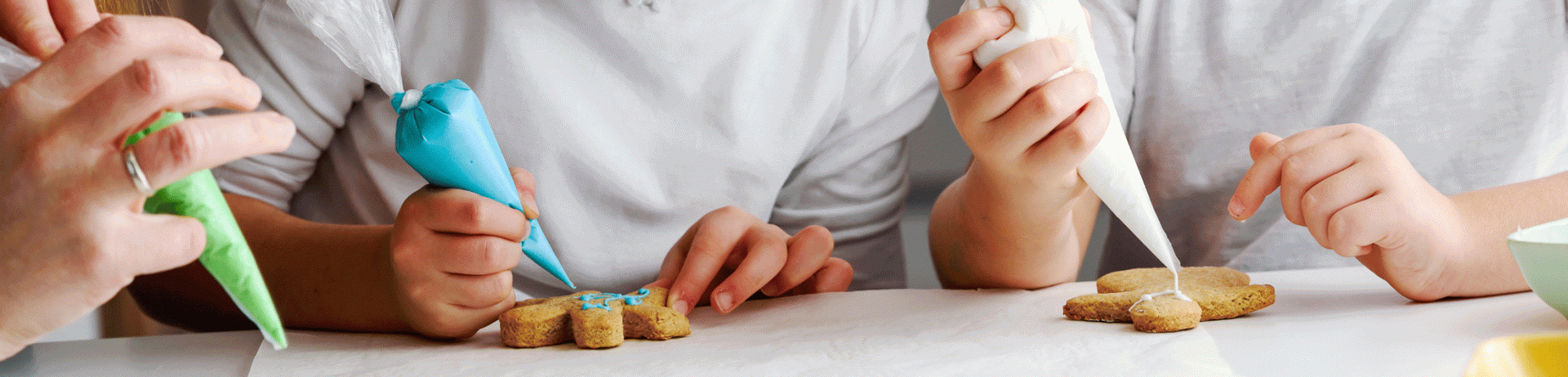 Children decorating cookies