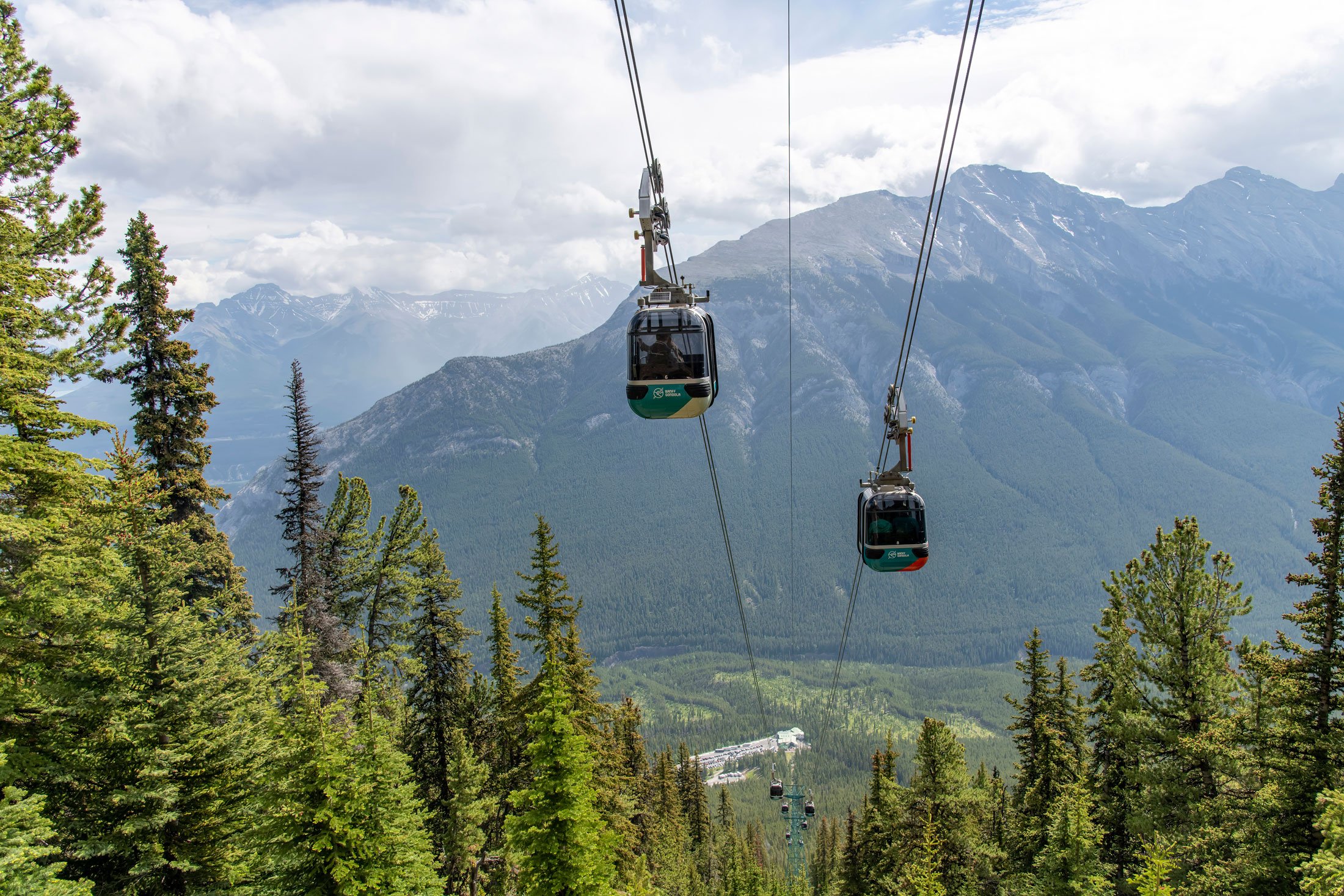 banff-gondola-fairmont-chateau-lake-louise
