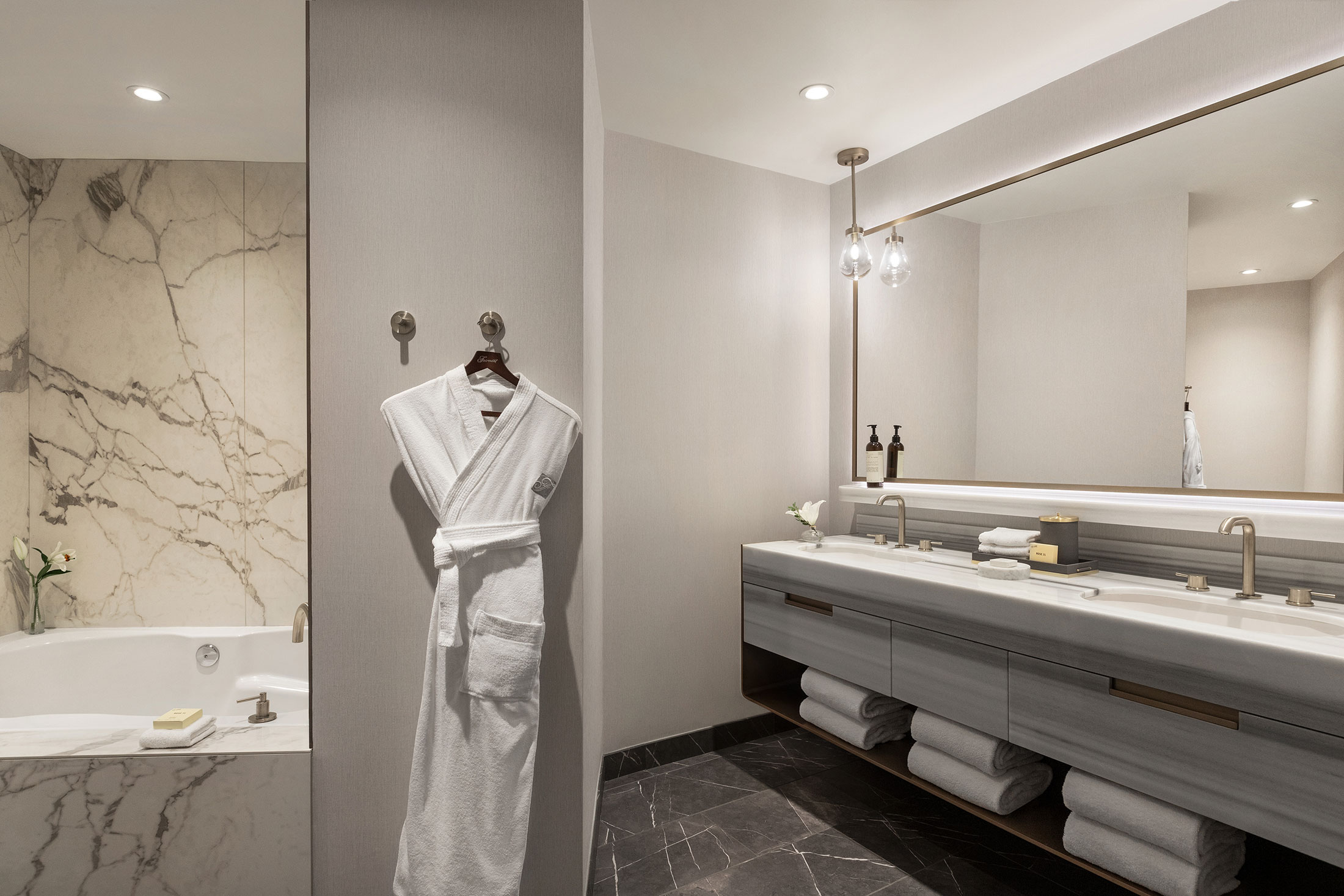 1 Bedroom Lakeview Suite