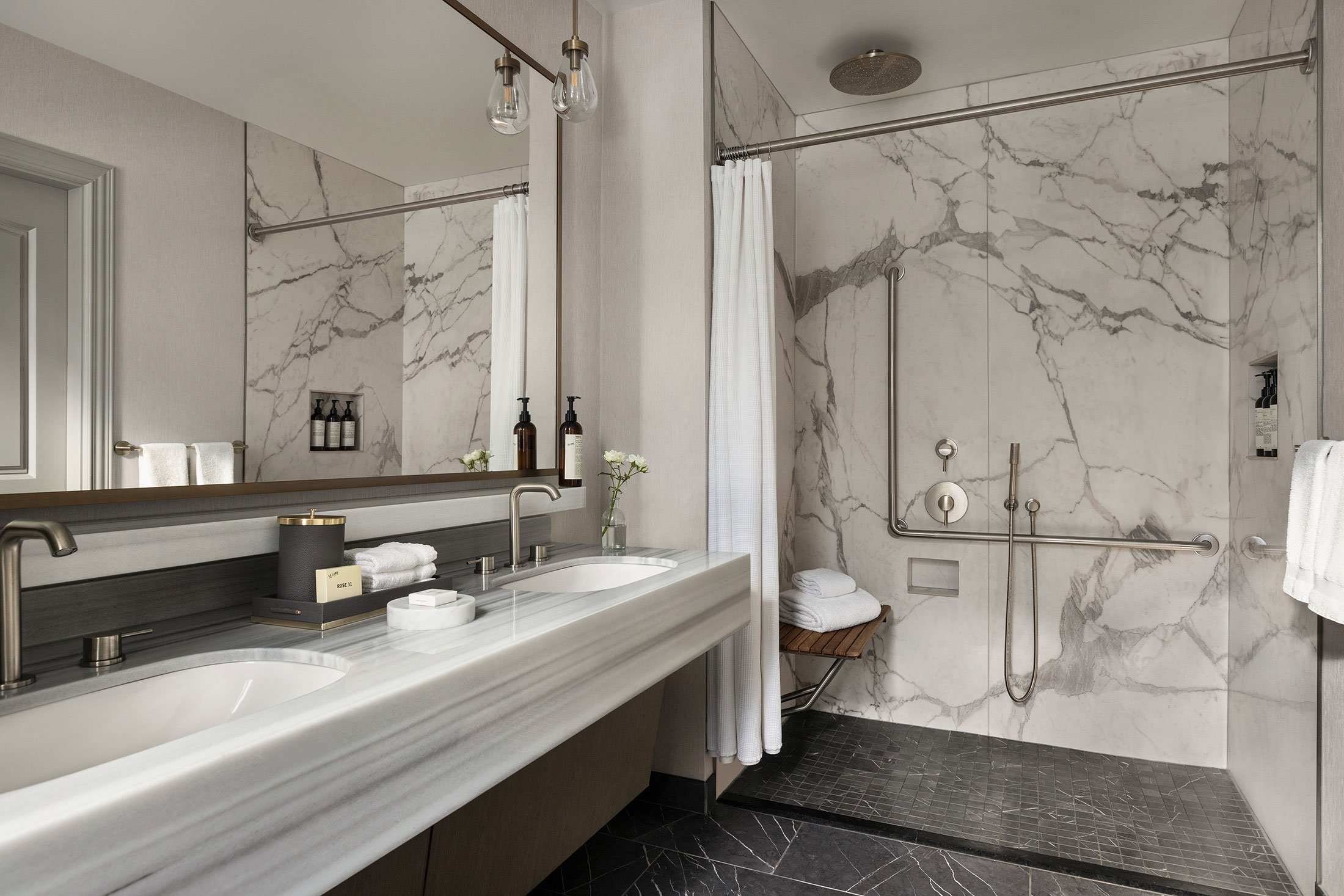 Deluxe Lakeview Accessible Bathroom