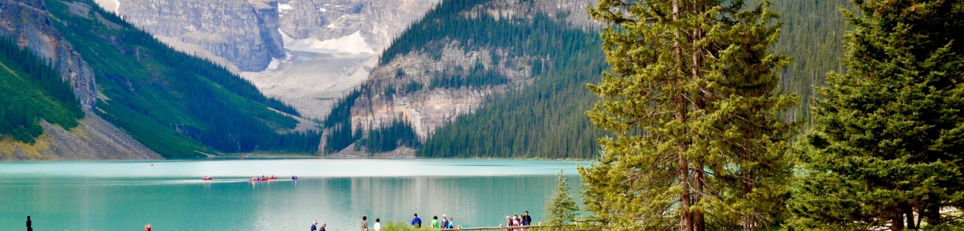Lake Louise on a sunny day