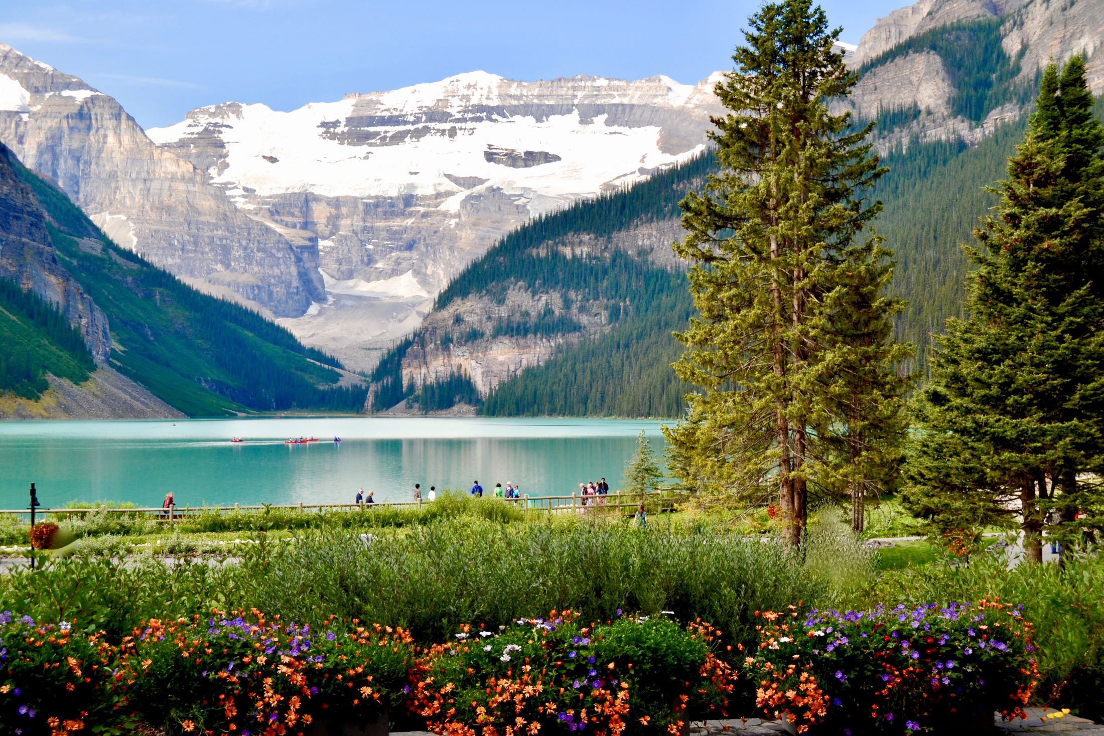 Lake Louise on a sunny day